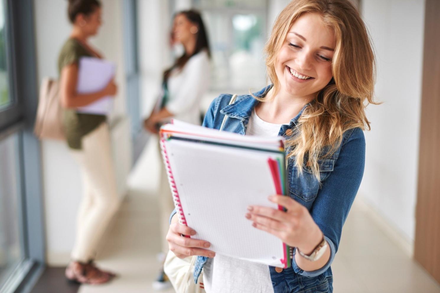 Professionelle Beauty-Ausbildung in modernem Schulungsraum